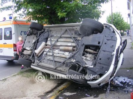 Autók ütköztek a szombathelyi 11-es huszár úton