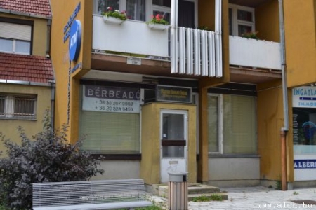 Bezárt boltok, Fő tér, Uránia udvar
