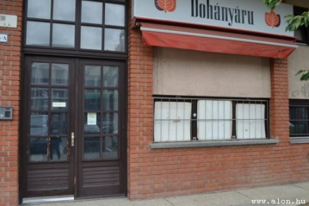Bezárt boltok, Fő tér, Uránia udvar