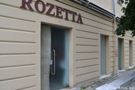 Bezárt boltok, Fő tér, Uránia udvar