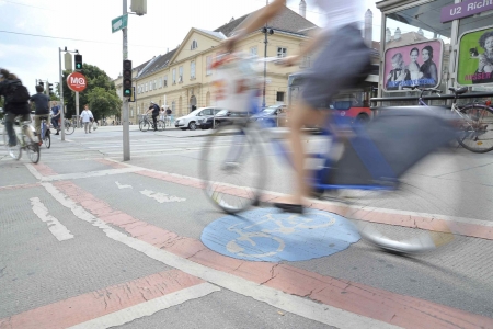 Bátrabban kerekeznek a bécsi biciklisek Bátrabban kerekeznek a bécsi biciklisek