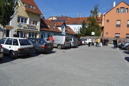 Átadták a Thököly utcai parkolót Szombathelyen Átadták a Thököly utcai parkolót Szombathelyen