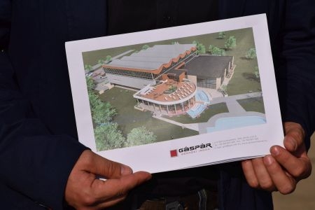 Két milliárdból újítják fel a szombathelyi fedett uszodát