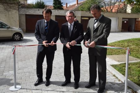 Átadták a Széll Kálmán utcai tömbbelsőt Szombathelyen