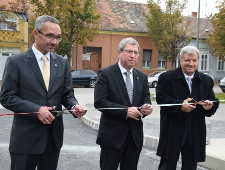 Már lehet közlekedni a szombathelyi Vak Bottyán utca hídján Már lehet közlekedni a szombathelyi Vak Bottyán utca hídján