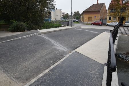 Már lehet közlekedni a szombathelyi Vak Bottyán utca hídján Már lehet közlekedni a szombathelyi Vak Bottyán utca hídján