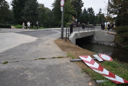 Már lehet közlekedni a szombathelyi Vak Bottyán utca hídján Már lehet közlekedni a szombathelyi Vak Bottyán utca hídján