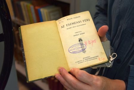Bejártunk a Berzsenyi Dániel Könyvtárat (képsorozattal)