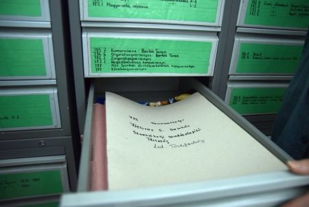 Bejártunk a Berzsenyi Dániel Könyvtárat (képsorozattal)