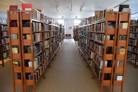 Bejártunk a Berzsenyi Dániel Könyvtárat (képsorozattal)
