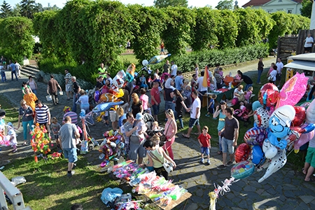 Gyereknapi forgatag
