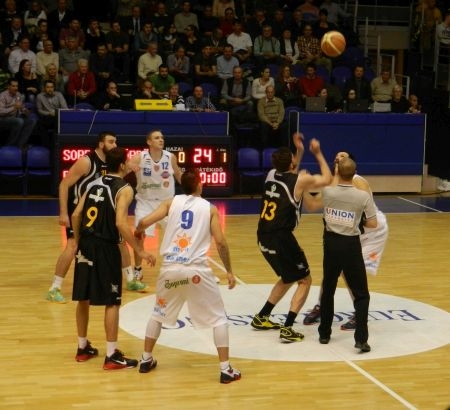 Magabiztosan nyert a Sopron a Falco ellen