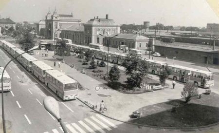 Útrakészek a villamosokat felváltó új buszok (1974) Útrakészek a villamosokat felváltó új buszok (1974)