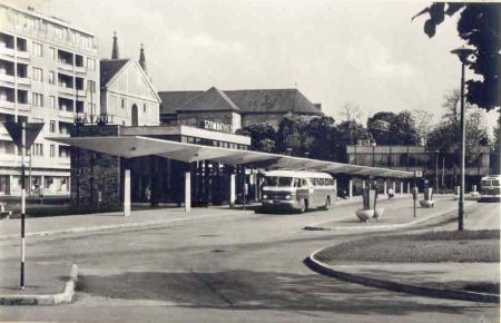 Az Ady téri Mávaut-állomás 1967-ben Az Ady téri Mávaut-állomás 1967-ben