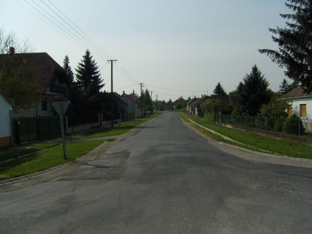 Falusi utcarészlet