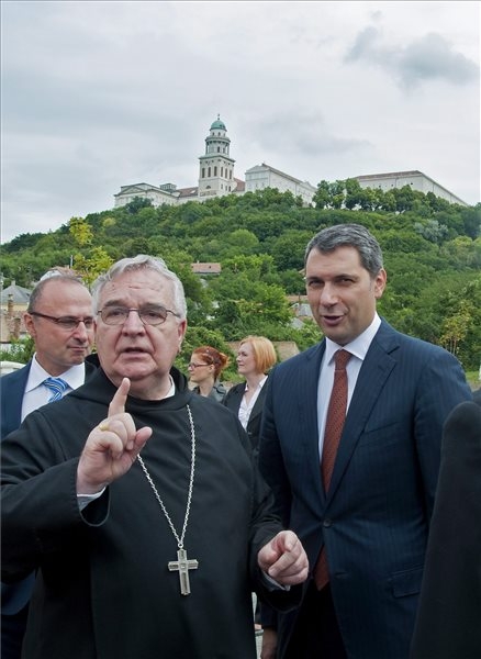 Felavatták Pannonhalmán az Apátsági Major Látogatóközpontot
Felavatták Pannonhalmán az Apátsági Major Látogatóközpontot