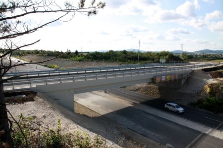 Új felüljáró a 8-as úton Hajmáskérnél Új felüljáró a 8-as úton Hajmáskérnél