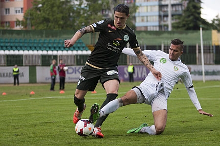Hrepka Ádám, a Szombathely (j) és Besic Muhamed, a Ferencváros játékosa