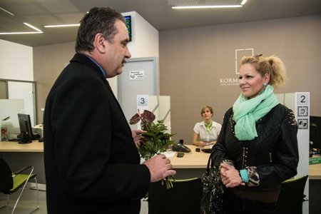 Húszezredik ügyfél a szombathelyi járási kormányablakban Húszezredik ügyfél a szombathelyi járási kormányablakban