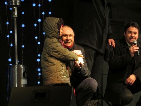 Esős időben nyílt meg a karácsonyi vásár Sopronban Esős időben nyílt meg a karácsonyi vásár Sopronban