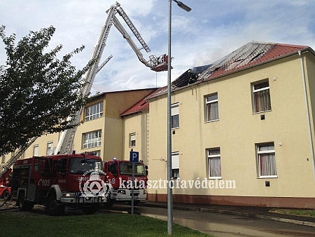 Kigyulladt egy társasház Kőszegen