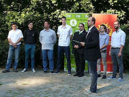 A jelöltek egy része is részt vett a sajtótájékoztatón