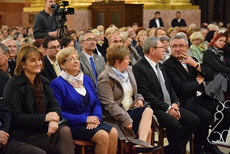 Mága Zoltán újabb telt házas jótékonysági koncertet adott Szombathelyen Mága Zoltán újabb telt házas jótékonysági koncertet adott Szombathelyen