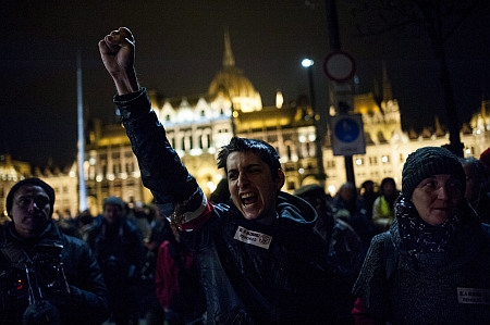 A magánnyugdíjpénztárak miatt tüntettek Budapesten A magánnyugdíjpénztárak miatt tüntettek Budapesten