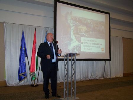Hende Csaba