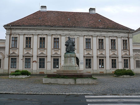 Szily János szobra