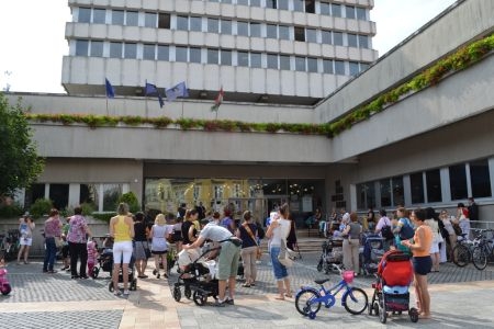 Szoptatós szobát adtak át a szombathelyi városházán Szoptatós szobát adtak át a szombathelyi városházán