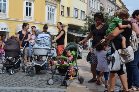Szoptatós szobát adtak át a szombathelyi városházán Szoptatós szobát adtak át a szombathelyi városházán
