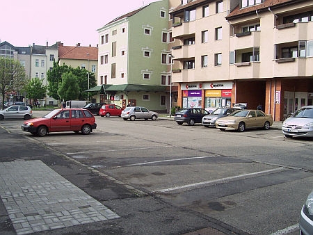 Parkolók az Uránia udvarban - nagyjából az az átlagos helyzet a belvárosban
