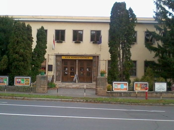 A Gyermek-és Ifjúsági Közpon A Gyermek-és Ifjúsági Közpon