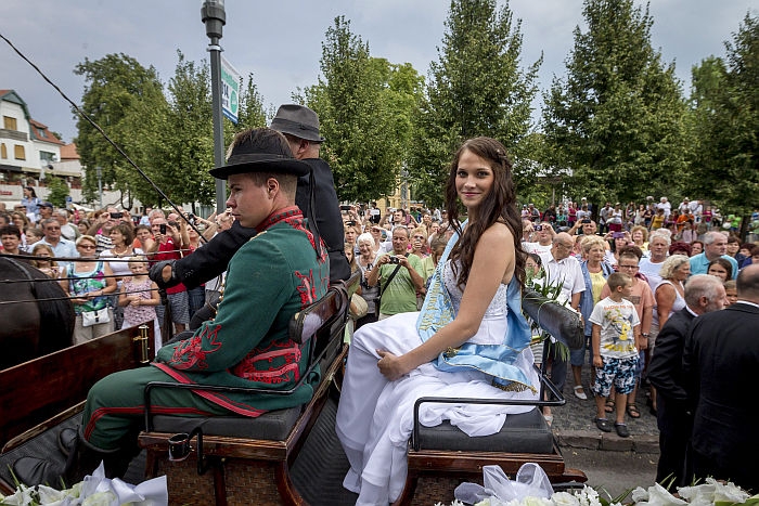 Kikocsikázott és bemutatkozott Sulák Martina, Kikocsikázott és bemutatkozott Sulák Martina,