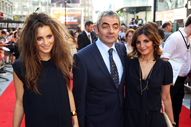 Rowan Atkinson (Mr. Bean) feleségével és lányával Rowan Atkinson (Mr. Bean) feleségével és lányával