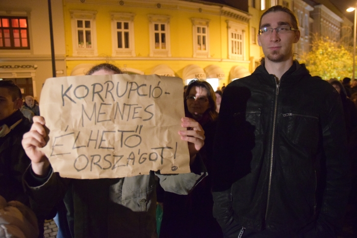 Újabb fotók a szombathelyi Közfelháborodás-napi tüntetésről