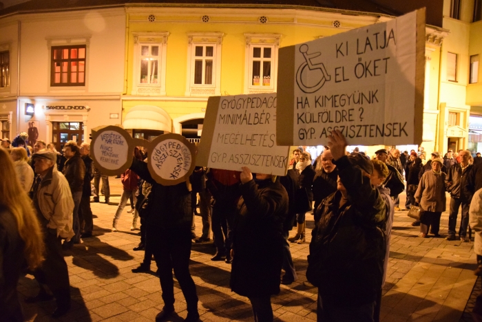 Újabb fotók a szombathelyi Közfelháborodás-napi tüntetésről
