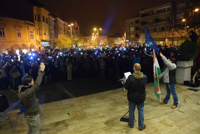 Újabb fotók a szombathelyi Közfelháborodás-napi tüntetésről