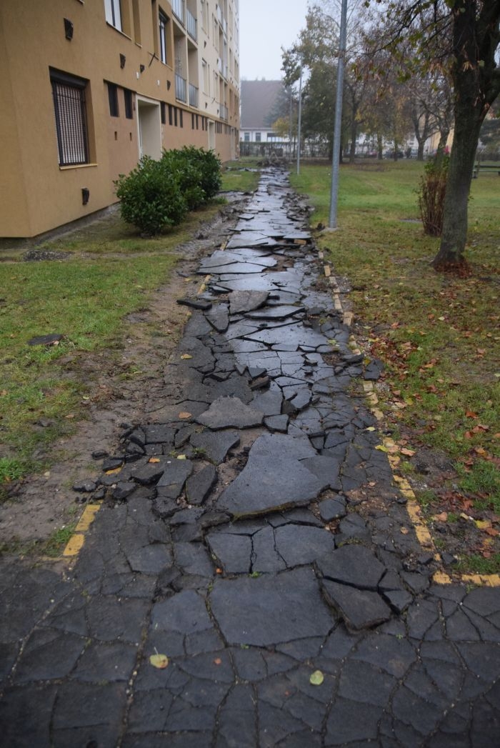 Katasztrófaturistáskodtunk a szombathelyi Derkovits-lakótelepen Katasztrófaturistáskodtunk a szombathelyi Derkovits-lakótelepen