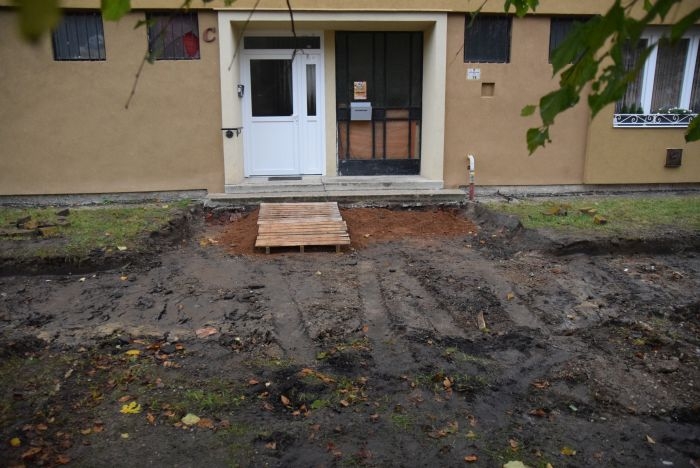 Katasztrófaturistáskodtunk a szombathelyi Derkovits-lakótelepen Katasztrófaturistáskodtunk a szombathelyi Derkovits-lakótelepen