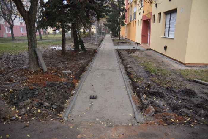 Katasztrófaturistáskodtunk a szombathelyi Derkovits-lakótelepen Katasztrófaturistáskodtunk a szombathelyi Derkovits-lakótelepen