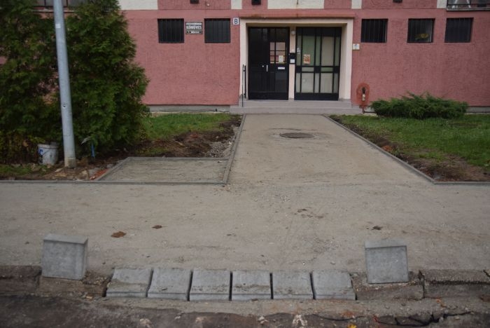 Katasztrófaturistáskodtunk a szombathelyi Derkovits-lakótelepen Katasztrófaturistáskodtunk a szombathelyi Derkovits-lakótelepen