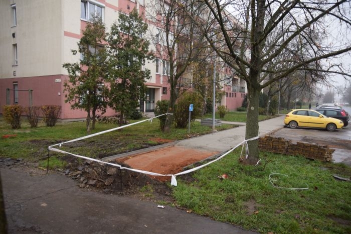 Katasztrófaturistáskodtunk a szombathelyi Derkovits-lakótelepen Katasztrófaturistáskodtunk a szombathelyi Derkovits-lakótelepen