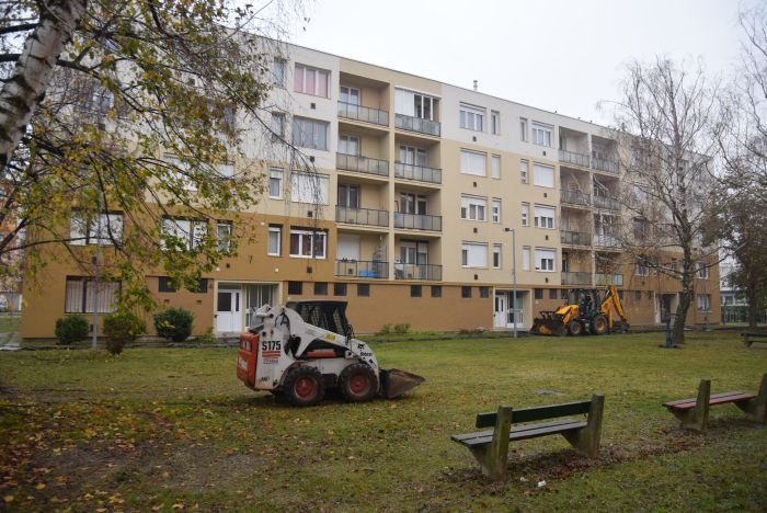 Katasztrófaturistáskodtunk a szombathelyi Derkovits-lakótelepen Katasztrófaturistáskodtunk a szombathelyi Derkovits-lakótelepen