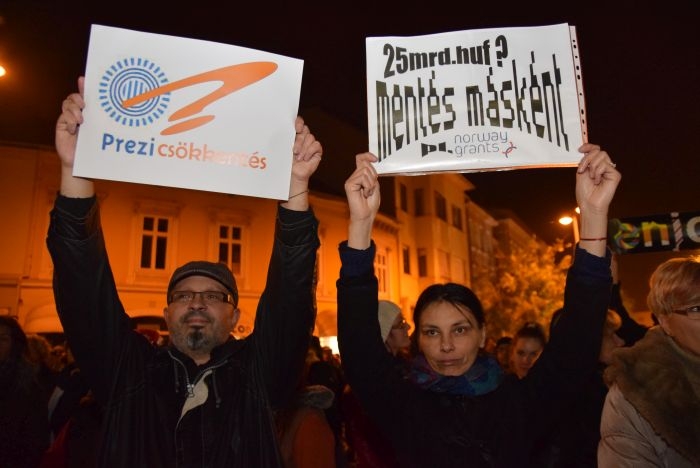 Internetadó: Szombathelyen is zúgott az Orbán, takarodj! 