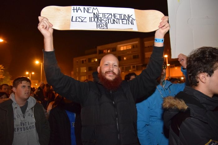 Internetadó: Szombathelyen is zúgott az Orbán, takarodj! 