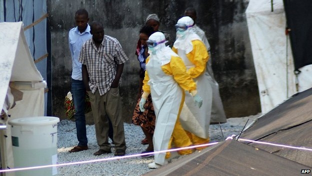 Sorra halnak meg az orvosok ebola fertőzésben Sorra halnak meg az orvosok ebola fertőzésben