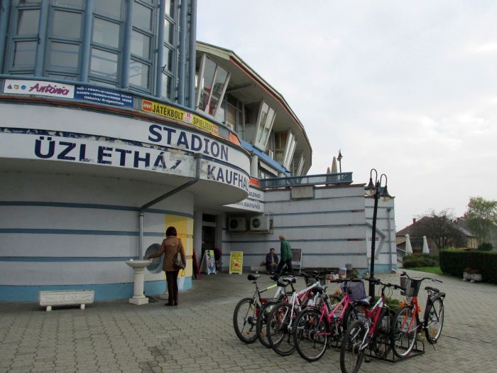 Stadion Üzletház Sopronban
