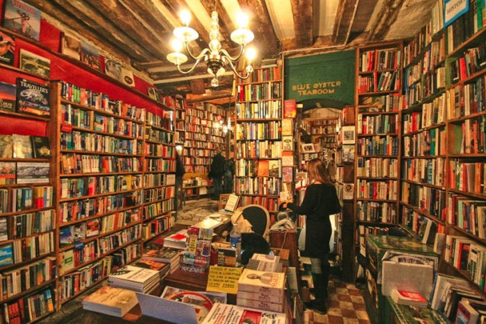 Shakespeare & Co. antikvárium Párizsban